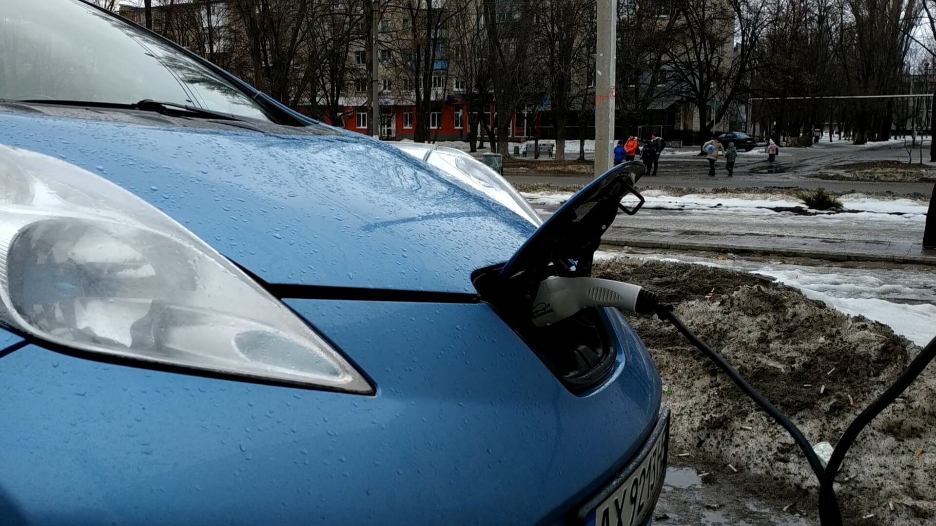 Lozoviy sluzhba leaf taksi na elektromobiliakh