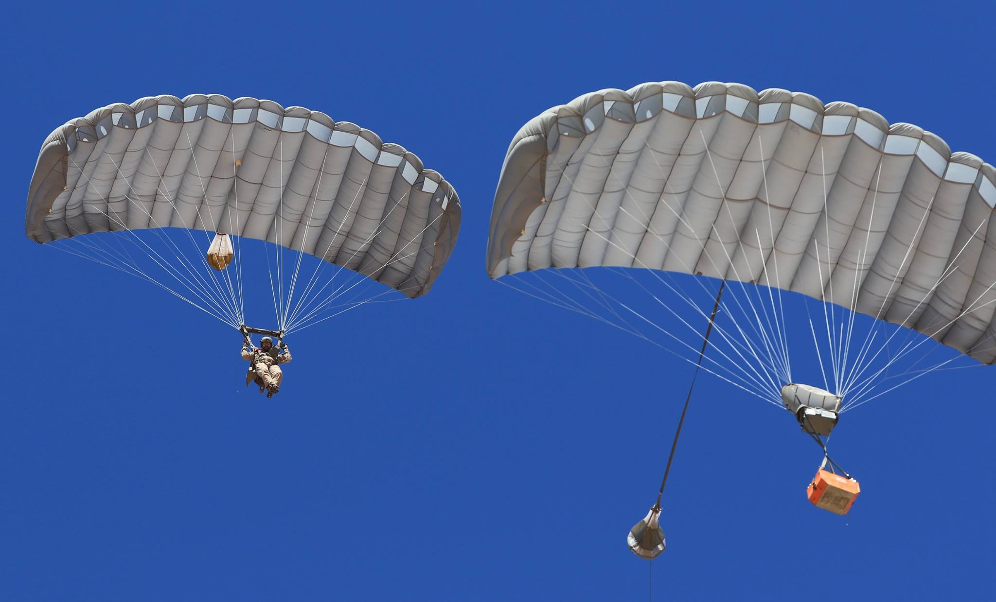 Parashutni systemy typu Krylo vyrobnytstva airborne systems