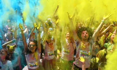 056121300 1528679993 20180610 Warna warni Kemeriahan Festival Color Run di Ukraina AFP 1