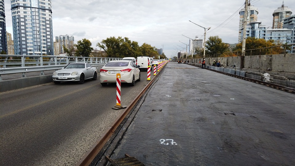 Як у Києві ремонтують міст Метро через Русанівську протоку