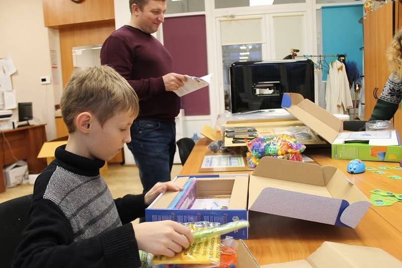 Київські школярі отримали STEM-лабораторії для робототехніки, ШоТам