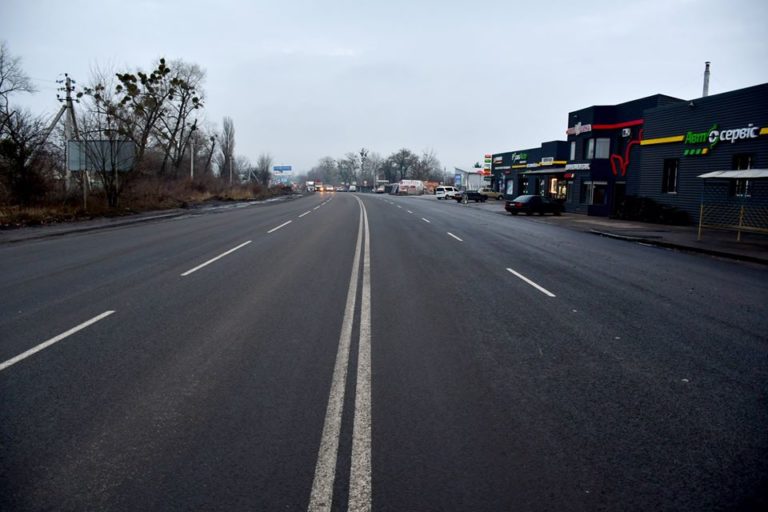 На дорозі Київ-Харків у межах Полтави відкрили зустрічну смугу руху, ШоТам