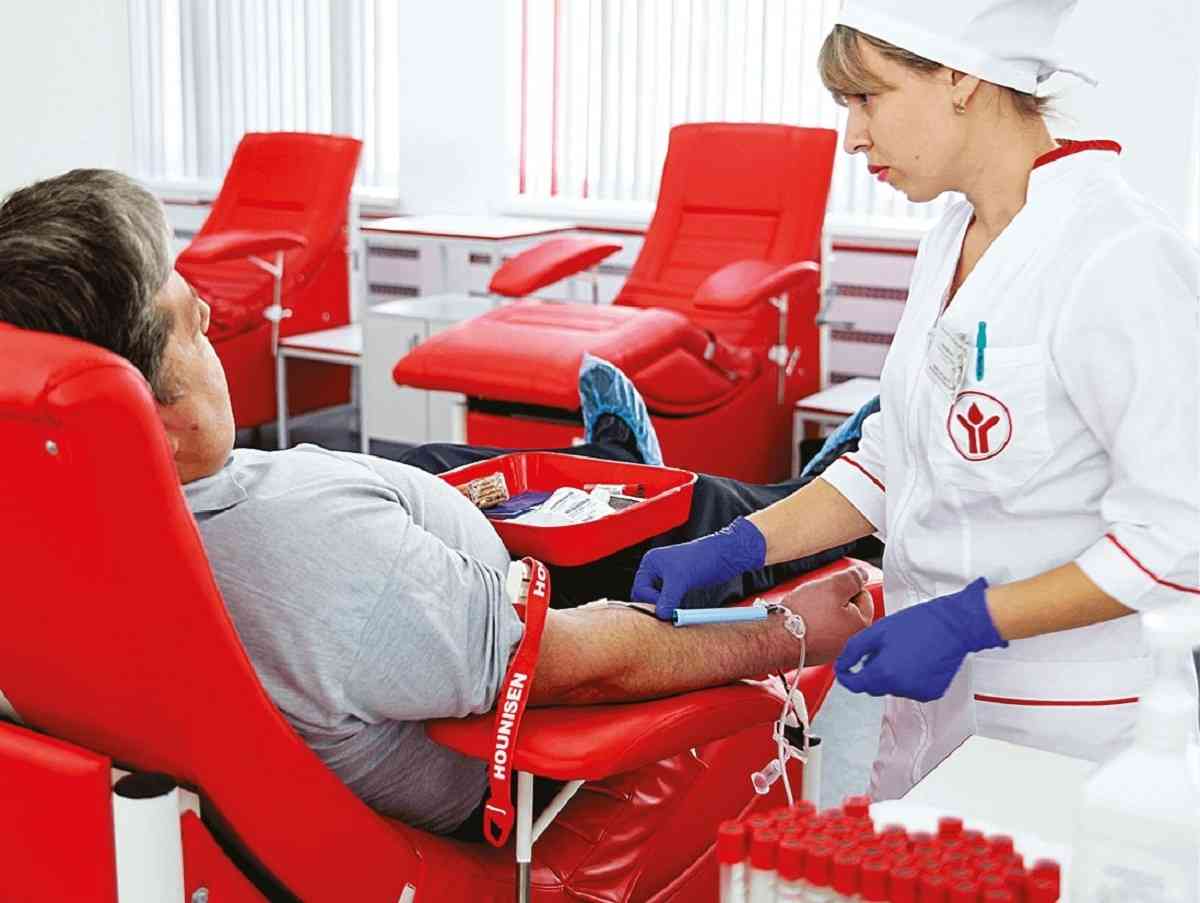 Донорство крови спб за деньги. Банк донорской крови Биоконтроль. Институт переливания крови в Харькове. Лебедева 54 фото доноров.