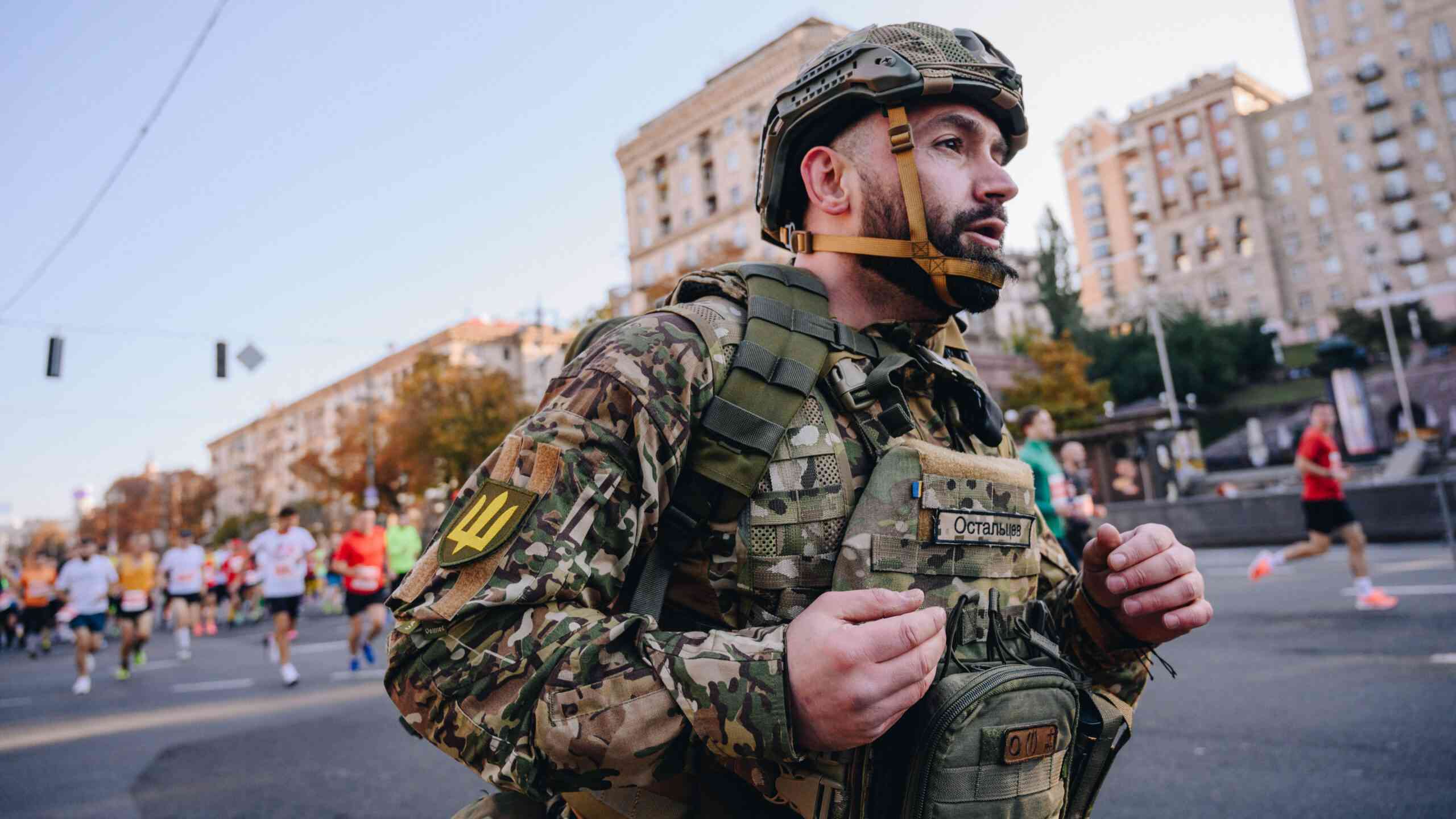 Засновник Veterano Леонід Остальцев під час марафону в Києві.