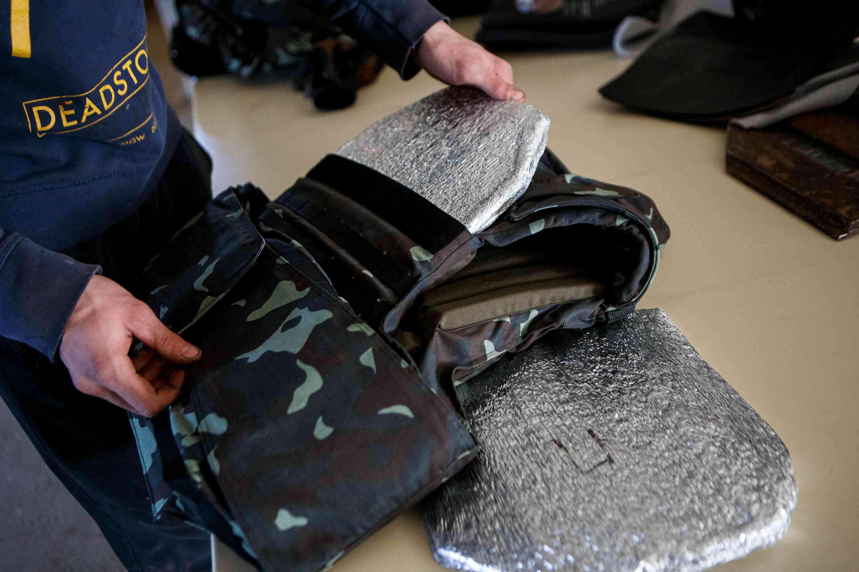Плити та плитоноска для українських військових, створені під Чорною Горою