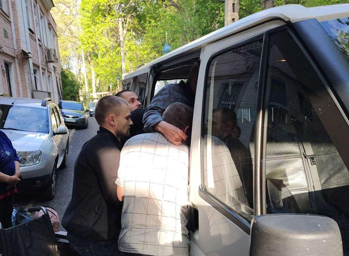 Евакуація людей з прифронтової Луганщини