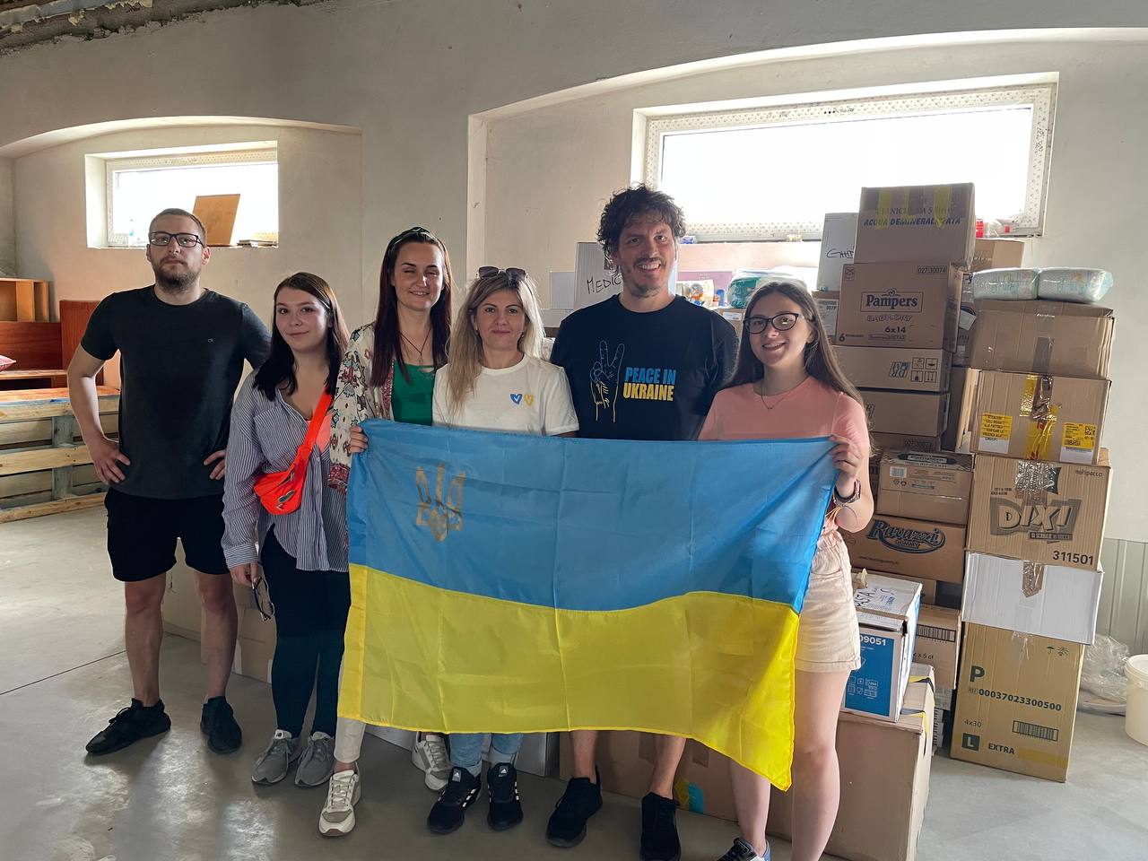 Волонтери збирають гумдопомогу в Харків