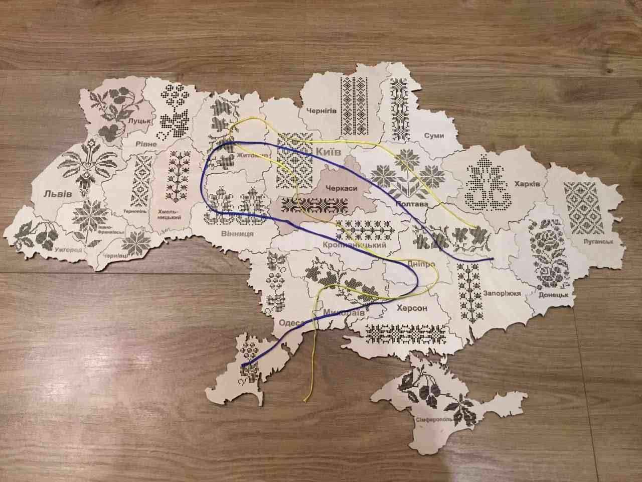 Мапа України з вишивками регіонів від WoodLike