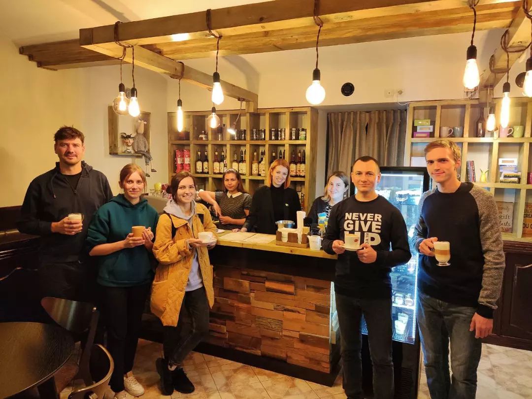 переселенці відкрили кав'ярню "Просто кава" у Франківську