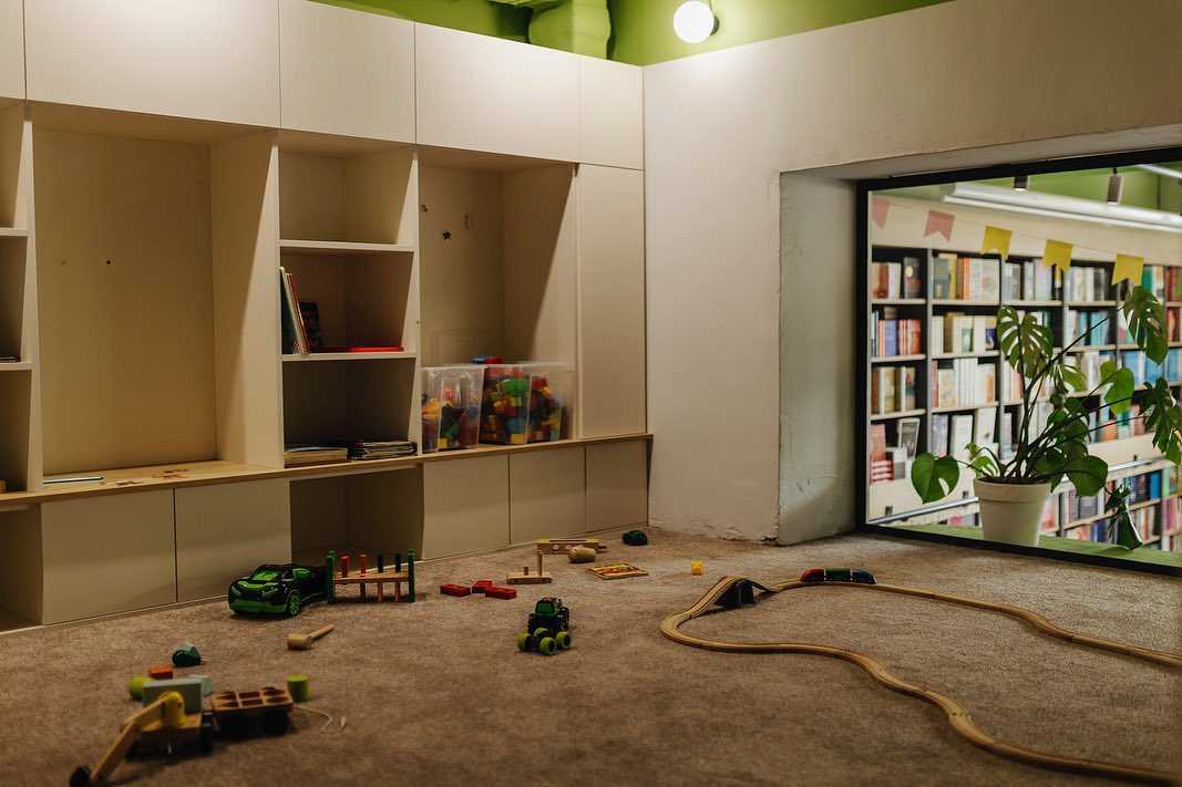 дитяча кімната в книгарні Сенс
